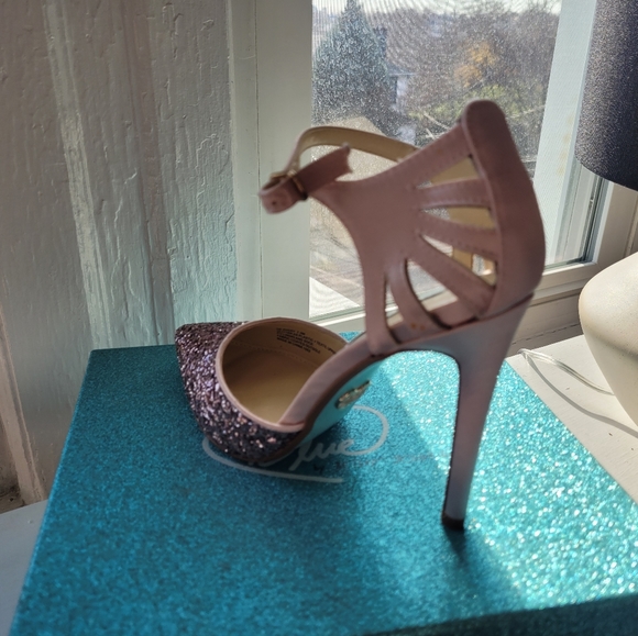 Betsey Johnson, Pink Sparkly Sz. 7.5 heels - Picture 4 of 6